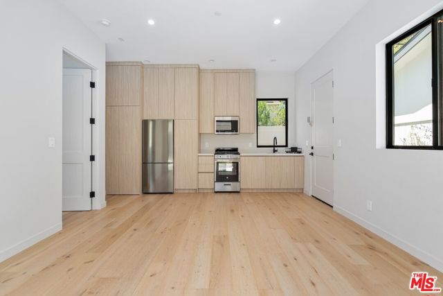 4647 Morse Avenue, Sherman Oaks CA: https://media.crmls.org/mediaz/77666ff8-1d03-4c16-8ea6-3780cb1275be.jpg