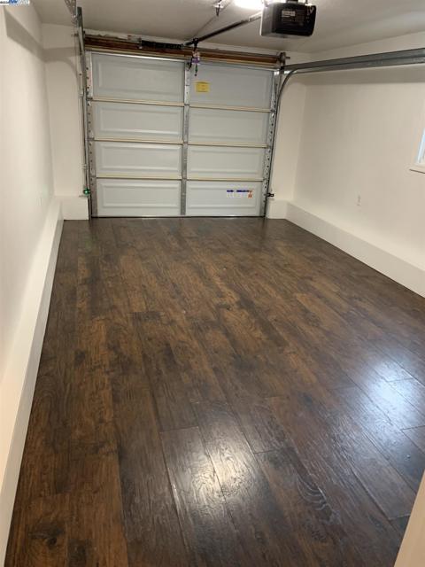 1933 103rd. Ave., Oakland CA: https://media.crmls.org/mediaz/77667439-11a7-4b37-9b68-a754a6303944.jpg