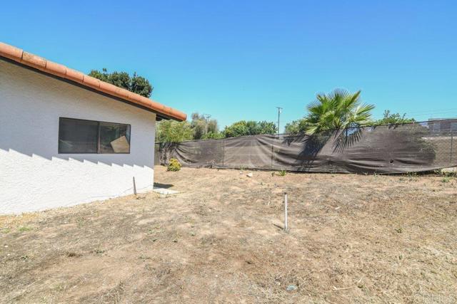 1736 Bellington Lane, Fallbrook CA: https://media.crmls.org/mediaz/7767bea3-579d-4a7c-b415-6a5c6d3797bc.jpg