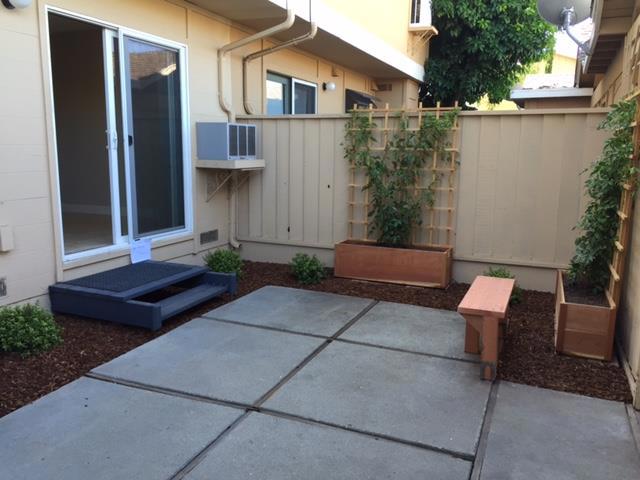 3 Comstock Queen Court, Mountain View CA: https://media.crmls.org/mediaz/7767f4cc-9cfc-4a10-be7f-05f27a303f8d.jpg