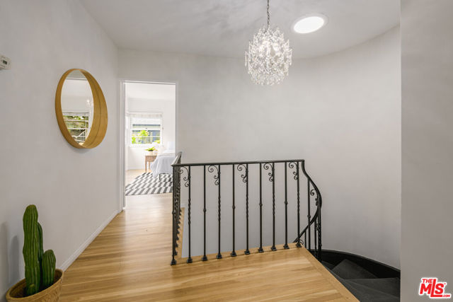 5919 Tuxedo Terrace, Los Angeles CA: https://media.crmls.org/mediaz/7768aa81-1730-47bb-afb4-e820ce7e317b.jpg