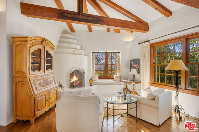 25127 Jim Bridger Road, Hidden Hills CA: https://media.crmls.org/mediaz/776908c7-a812-4531-a6dd-a7a1c620e20a.jpg