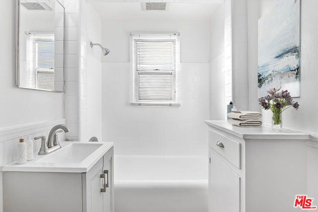 963 North Doheny Drive, 1/2 photo 8