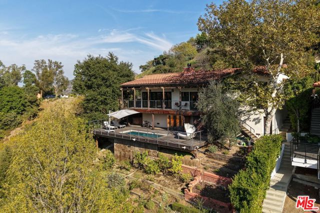 2835 Oak Point Drive, Los Angeles CA: https://media.crmls.org/mediaz/776a21e3-c365-4cc8-b7f9-18fc2a3bbc39.jpg
