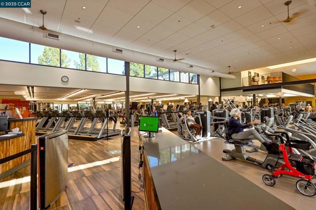 3209 Golden Rain Rd, Walnut Creek CA: https://media.crmls.org/mediaz/776ad006-3e37-451d-b6a9-e2434ac22e5e.jpg