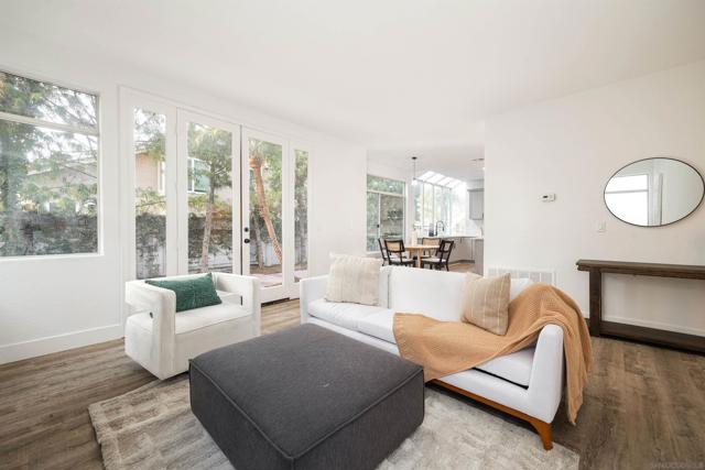 2318 Via Villegas, Carlsbad CA: https://media.crmls.org/mediaz/776af61d-3720-497e-8918-8864c892d9ce.jpg