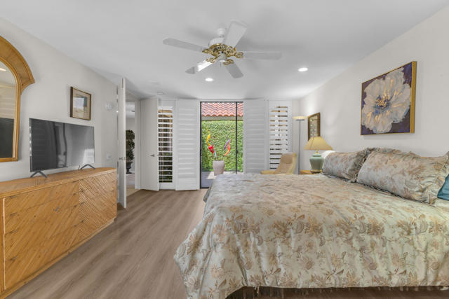 5 Stanford Drive, Rancho Mirage CA: https://media.crmls.org/mediaz/776b146d-390b-4f94-a2e1-e152e6425d46.jpg