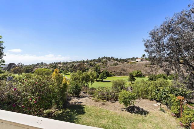 2332 Back Nine St, Oceanside CA: https://media.crmls.org/mediaz/776b52cb-be3e-4a3b-8bb2-d922c284a872.jpg