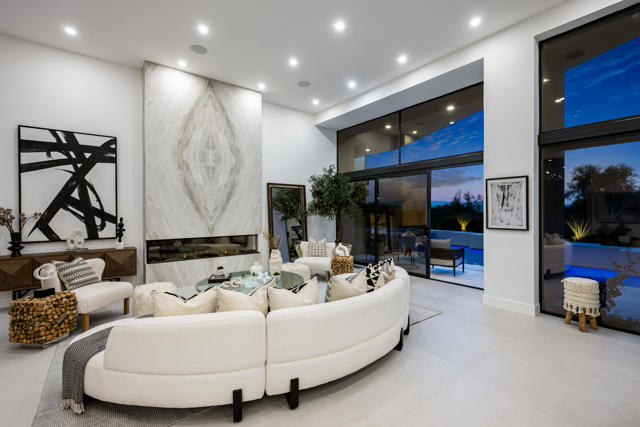 160 Kiva Drive, Palm Desert CA: https://media.crmls.org/mediaz/776b562a-62a8-4678-807e-facbef501f9b.jpg