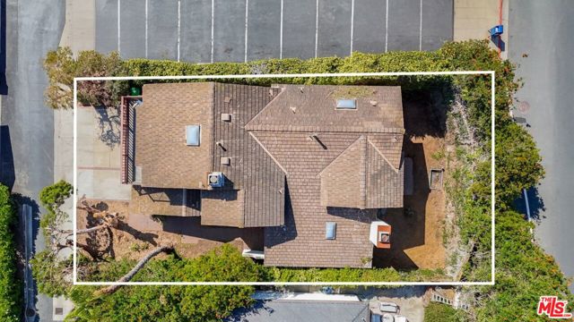 11 S Callecita, Laguna Beach CA: https://media.crmls.org/mediaz/776c7777-f775-41f3-b345-1007889a872d.jpg
