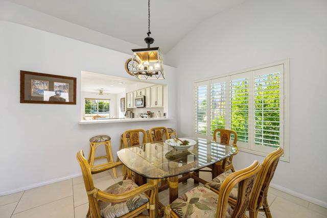 320 Vista Royale Drive, Palm Desert CA: https://media.crmls.org/mediaz/776cc272-4d01-467c-9cec-aa7875916263.jpg