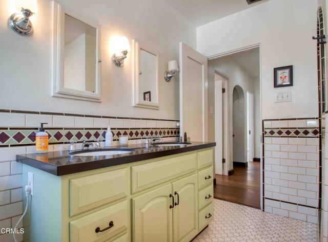 Detail Gallery Image 29 of 50 For 1014 Stearns Dr, Los Angeles,  CA 90035 - 3 Beds | 3 Baths