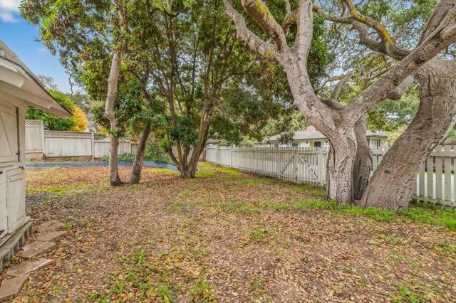 25905 Junipero Avenue, Carmel CA: https://media.crmls.org/mediaz/776d53cb-53e7-4f9d-80af-a26debe41e01.jpg