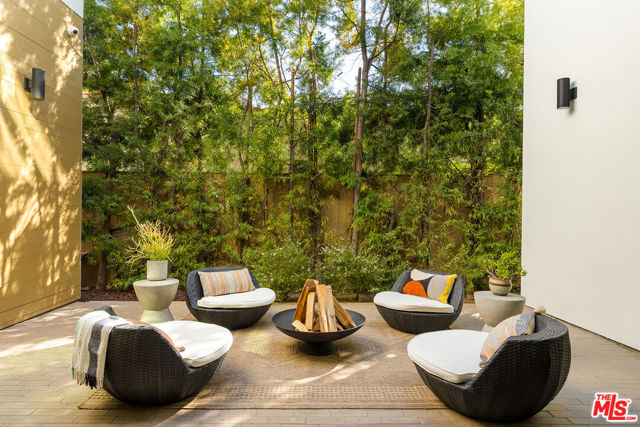 8732 Rangely Avenue, West Hollywood CA: https://media.crmls.org/mediaz/776d91de-edd6-477f-ab11-2a9f8b4ed25f.jpg