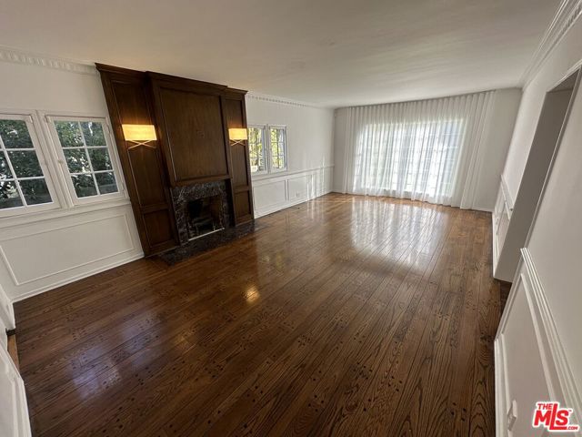 619 N Canon Drive, Beverly Hills CA: https://media.crmls.org/mediaz/776d925f-0fc8-49a4-9c86-4c80ad59ae51.jpg