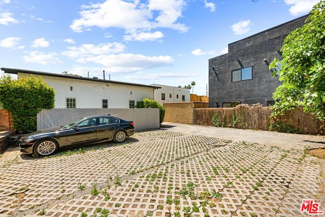617 Micheltorena Street, Los Angeles CA: https://media.crmls.org/mediaz/776ebbbc-64f2-464a-b8c7-4593764e8229.jpg