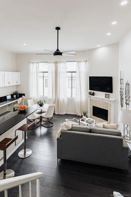 4652 Don Lorenzo Dr, Los Angeles CA: https://media.crmls.org/mediaz/776fc375-3e61-4064-a402-22f9d058047d.jpg