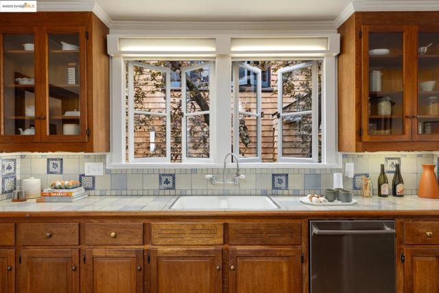 2583 Buena Vista Way, Berkeley CA: https://media.crmls.org/mediaz/7770356b-1442-494c-84e9-84b04991a248.jpg