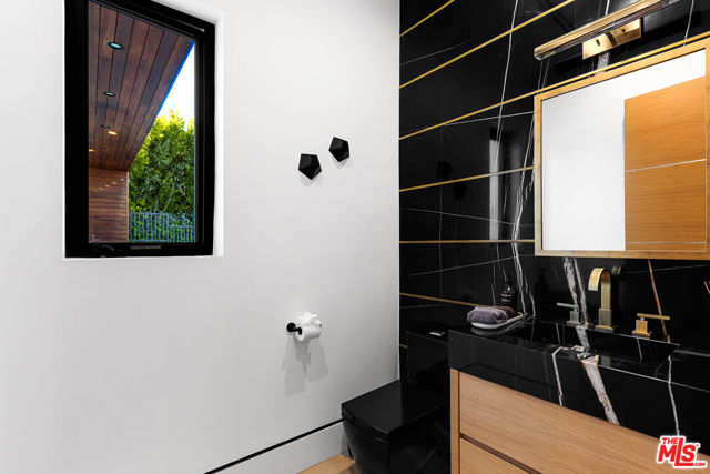 16366 Sloan Drive, Los Angeles CA: https://media.crmls.org/mediaz/77705a9f-edf9-4fbf-8178-3e089c3728f9.jpg