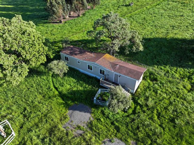 1860 Salinas Road, San Juan Bautista CA: https://media.crmls.org/mediaz/7770c076-5d67-47d4-a166-ad7e0a75aa0f.jpg