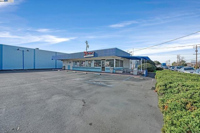 Image 2 of 32 For 2601 Alvarado St.