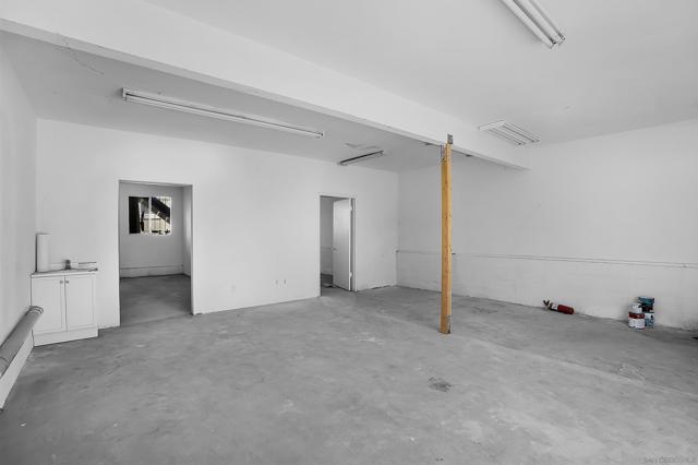2311 State St, San Diego CA: https://media.crmls.org/mediaz/7770d64d-4a04-4034-8cea-f0aca858d2a6.jpg