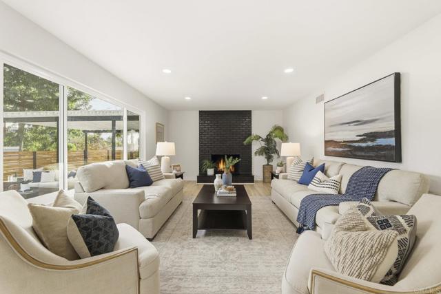 Detail Gallery Image 3 of 43 For 1019 Torole Cir, Vista,  CA 92084 - 3 Beds | 2 Baths