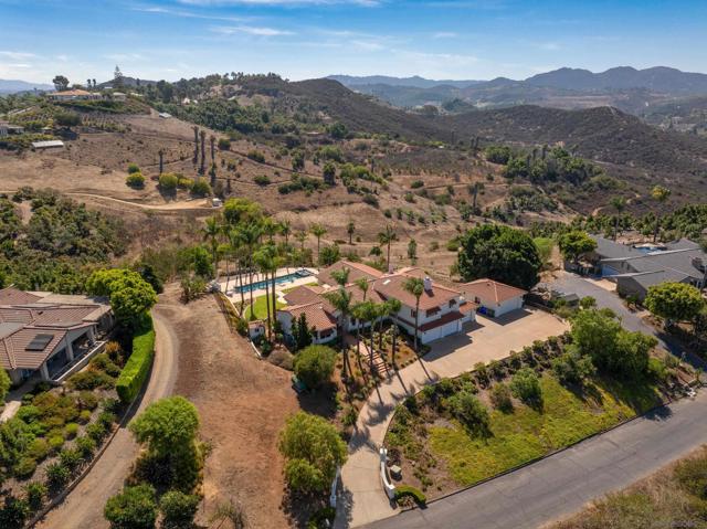 30343 Calle La Reina, Bonsall CA: https://media.crmls.org/mediaz/77727711-ef7b-4d1d-b04c-32fd42447443.jpg