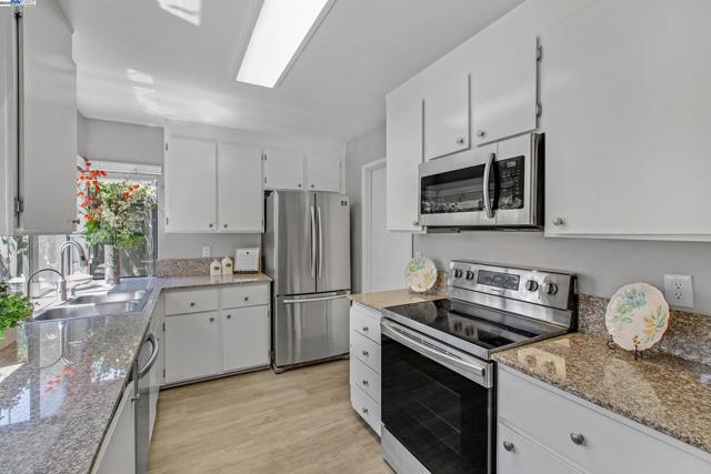 1328 Star Bush Ln, San Jose CA: https://media.crmls.org/mediaz/7772fe9c-d59d-4c35-a5ff-8f8088ecb1a7.jpg