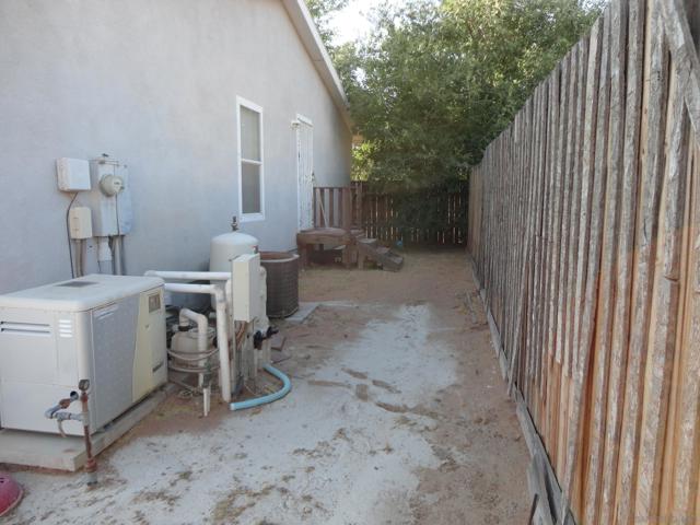 22545 El Centro Rd, Apple Valley CA: https://media.crmls.org/mediaz/77739efe-ce00-414b-a04e-afcf4f8c5138.jpg
