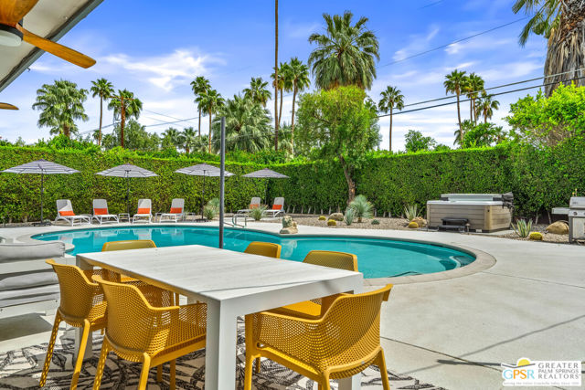 281 E Ocotillo Avenue, Palm Springs CA: https://media.crmls.org/mediaz/7773d6f9-f953-44d3-bcc7-c6b423fc8ab7.jpg