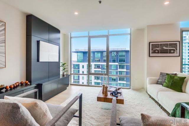 425 W W Beech St, San Diego CA: https://media.crmls.org/mediaz/77741ad1-c47d-496a-9b90-8d7491e75216.jpg