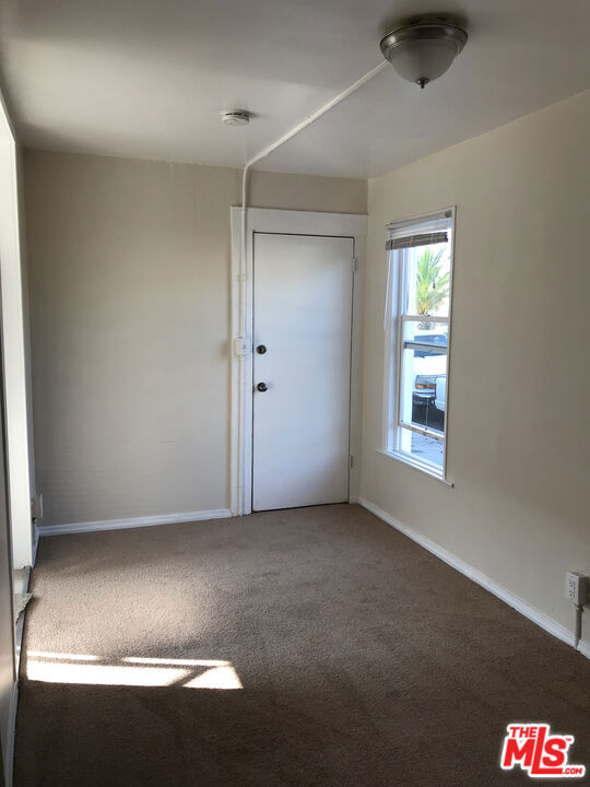 1060 E 6th Street, Long Beach CA: https://media.crmls.org/mediaz/7775281f-1bda-40a9-aae5-05168d69f775.jpg