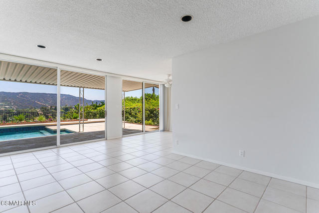 18854 Edleen Drive, Tarzana CA: https://media.crmls.org/mediaz/7775b93b-05c8-40fa-8659-f79a7b5065ab.jpg