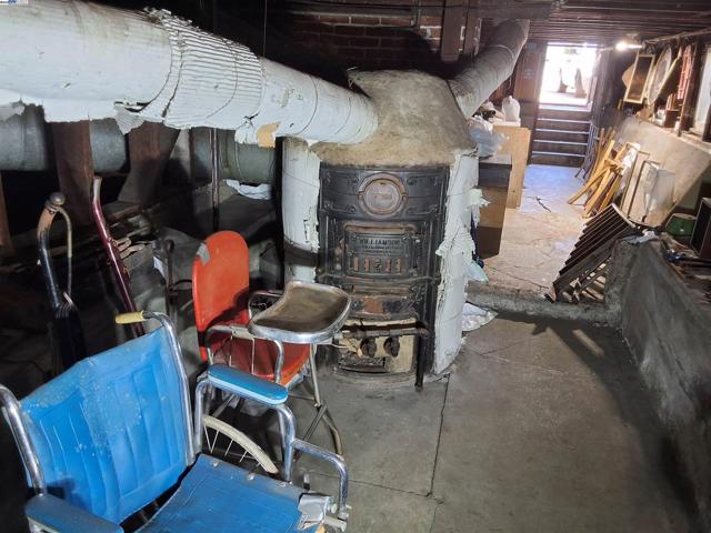 3020 E 19th st, Oakland CA: https://media.crmls.org/mediaz/7775eccc-f545-4f03-8d9b-945cf960325b.jpg