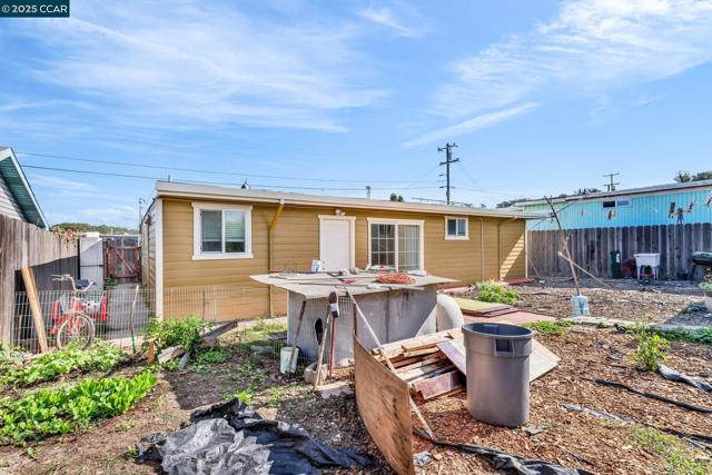 612 Thomas Dr, Richmond CA: https://media.crmls.org/mediaz/7775fbad-3139-41fb-a975-f2d208385765.jpg