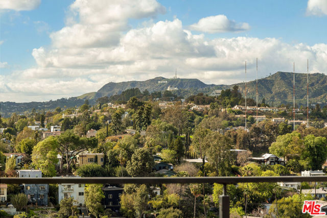 1615 Sargent Place, Los Angeles CA: https://media.crmls.org/mediaz/777604a7-94a8-4ac8-bd43-d401eedeb5b0.jpg