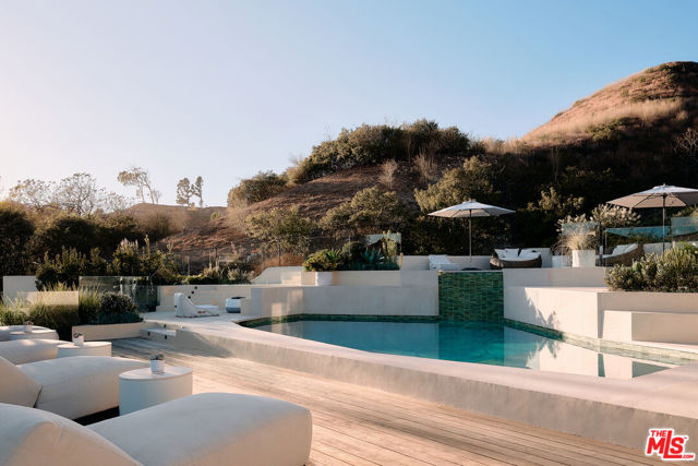 29685 Cuthbert Road, Malibu CA: https://media.crmls.org/mediaz/777655af-e4af-4d87-9936-d70bfeedde95.jpg