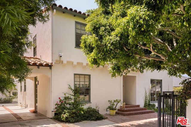 306 AMALFI Drive, Santa Monica CA: https://media.crmls.org/mediaz/77766b81-8bd7-4f65-a12d-f84af02f1587.jpg