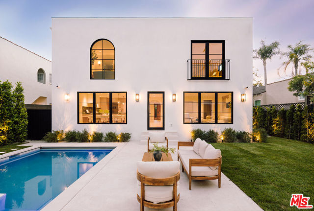 446 N Croft Avenue, Los Angeles CA: https://media.crmls.org/mediaz/7776723e-665b-460b-bff0-8109dfbc2077.jpg