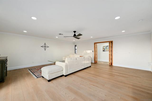 4367 Summit Dr, La Mesa CA: https://media.crmls.org/mediaz/7776f93c-d466-46c9-a77c-530c68380d3e.jpg