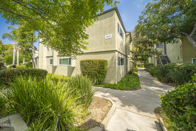 4925 Indian Wood Road, Culver City CA: https://media.crmls.org/mediaz/77771ef9-74e9-4d82-8e05-7100246402bb.jpg