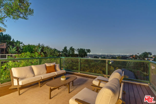 13451 Cheltenham Drive, Sherman Oaks CA: https://media.crmls.org/mediaz/77774219-b9f0-4737-bbbf-b36f9415a5f4.jpg