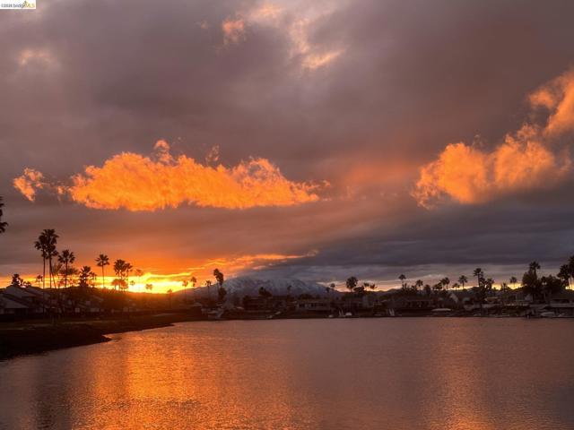 1550 Trawler St, Discovery Bay CA: https://media.crmls.org/mediaz/7777b2f3-6a11-45ff-90a9-85445e5562aa.jpg