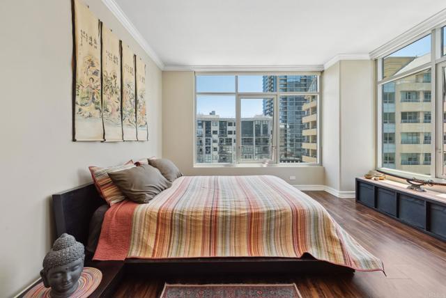 425 W Beech Street, San Diego CA: https://media.crmls.org/mediaz/7777bd98-ee97-43c4-8ef8-1c53d2a9ea19.jpg
