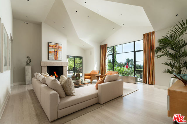 796 Hot Springs Road, Montecito CA: https://media.crmls.org/mediaz/77780e9c-415f-4b82-a2db-8bb552d4b570.jpg