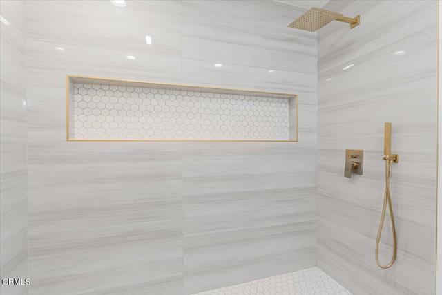Detail Gallery Image 11 of 20 For 1314 Gina Dr, Oxnard,  CA 93030 - 3 Beds | 2/1 Baths