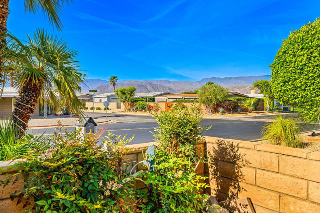 73470 Desert Greens N Drive, Palm Desert CA: https://media.crmls.org/mediaz/77787cc3-2ac4-4c16-8414-9a9ece4b7e7b.jpg
