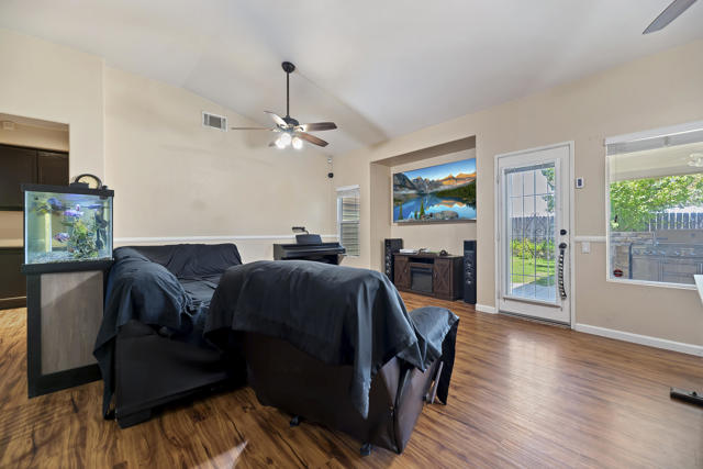 31292 Via Ventana, Thousand Palms CA: https://media.crmls.org/mediaz/77789cce-a509-4ffa-8128-bd4b7d593582.jpg