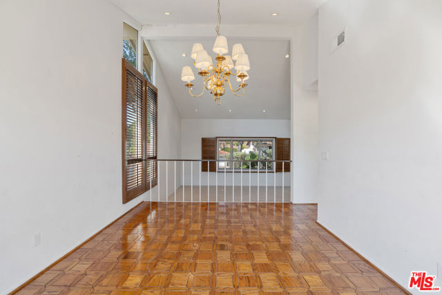 1943 Stonesgate Street, Westlake Village CA: https://media.crmls.org/mediaz/77790032-b756-4466-ac0f-684bc04b4593.jpg
